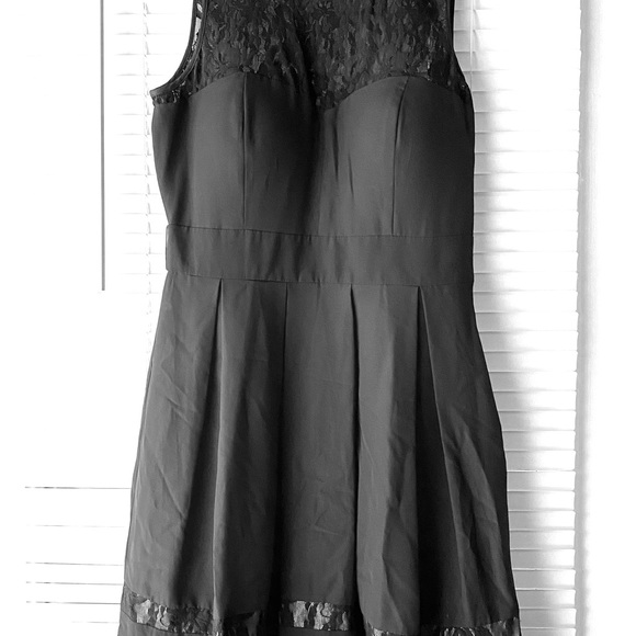 GUESS Party Dress - Picture 2 of 5